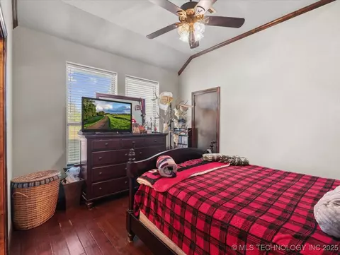 Bedroom - 555 White Chimney, Stuart, OK 74570 photo 4 of 5