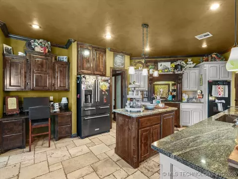Kitchen - 555 White Chimney, Stuart, OK 74570 photo 1 of 2