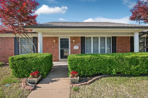 7912 E 53rd St, Tulsa, OK 74145 photo 1