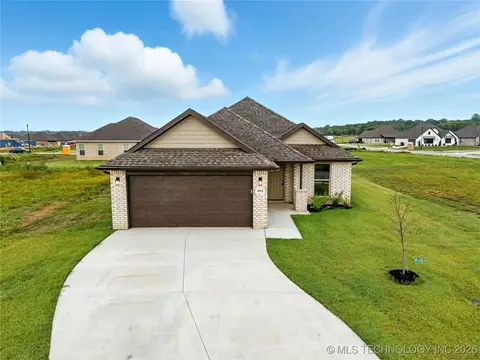 10822 S 279th Ave E, Coweta, OK 74429