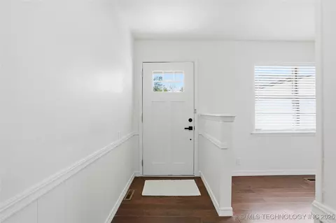 Entry Way - 9615 E 27th St, Tulsa, OK 74129 photo 1 of 2