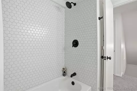 Bath - 9615 E 27th St, Tulsa, OK 74129 photo 2 of 5