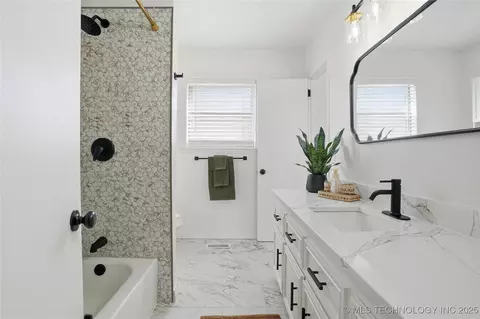 Bath - 9615 E 27th St, Tulsa, OK 74129 photo 4 of 5