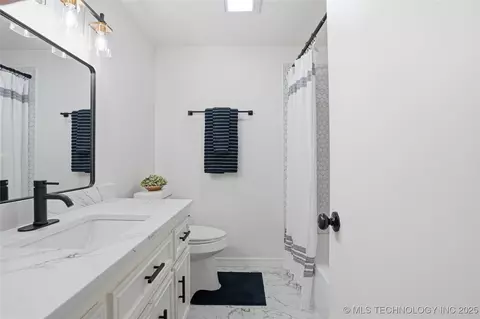 Bath - 9615 E 27th St, Tulsa, OK 74129 photo 1 of 5