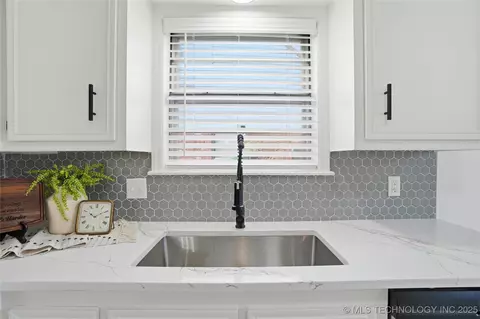 Kitchen - 9615 E 27th St, Tulsa, OK 74129 photo 3 of 7