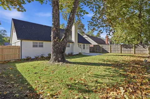 Exterior - 9615 E 27th St, Tulsa, OK 74129 photo 4 of 4
