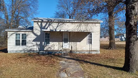 219 W Denbo St, Catoosa, OK 74015