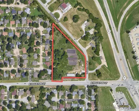 3000 E Houston St, Broken Arrow, OK 74014 photo 2