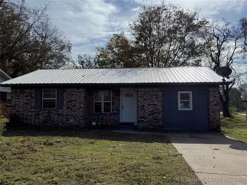 404 F St, Stigler, OK 74462