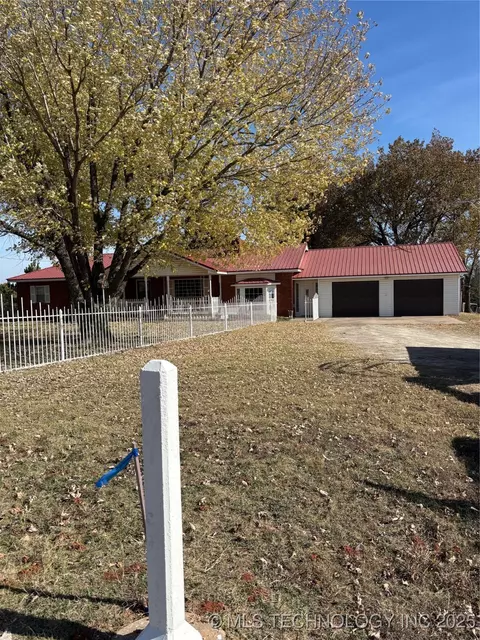 3113 S Twin Mounds St, Yale, OK 74085