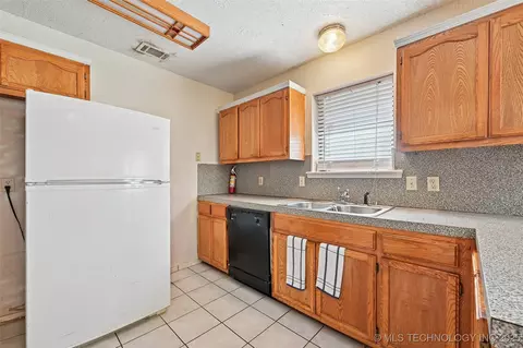 447 E Latimer St, Tulsa, OK 74106 photo 7