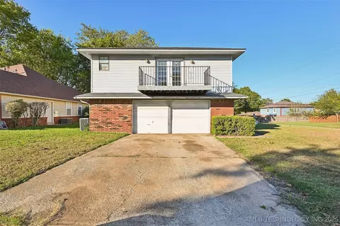 447 E Latimer St, Tulsa, OK 74106 photo 2