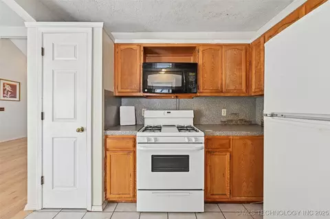 447 E Latimer St, Tulsa, OK 74106 photo 8