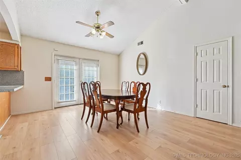 447 E Latimer St, Tulsa, OK 74106 photo 4