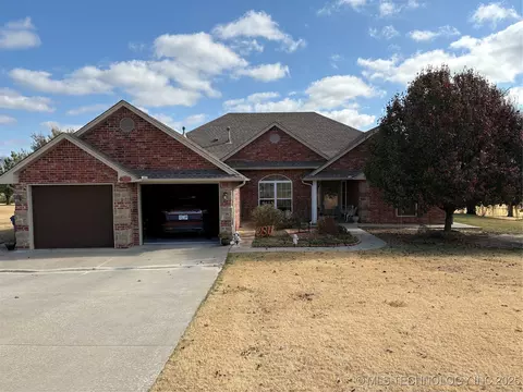 1001 Country Clb, Cushing, OK 74023