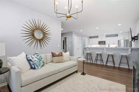 2504 E 1st St, Tulsa, OK 74104 photo 8