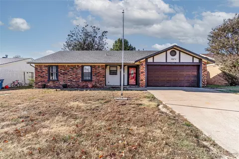 809 S Holmes Ave, Cushing, OK 74023