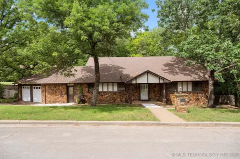 633 Kenwood Dr, Bartlesville, OK 74006
