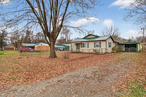 715 S Hickory St, Nowata, OK 74048