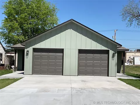 5305 E Admiral Boulevard A-b, Tulsa, OK 74115