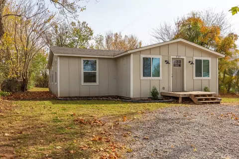 717 N Bristow Ave, Coweta, OK 74429