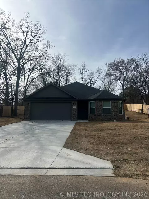 1211 Four Seasons Dr, Durant, OK 74701