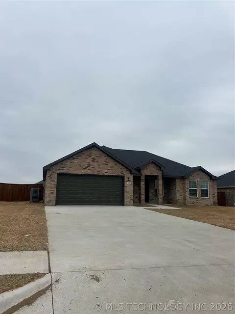 3224 Seabiscuit St, Durant, OK 74701
