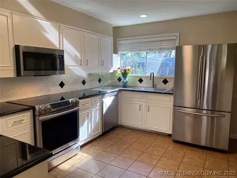 2131 E 60th Street H4, Tulsa, OK 74105 photo 8