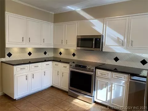2131 E 60th Street H4, Tulsa, OK 74105 photo 7