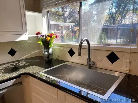2131 E 60th Street H4, Tulsa, OK 74105 photo 9