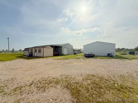 20211 Cedar Rd, Henryetta, OK 74437 photo 4