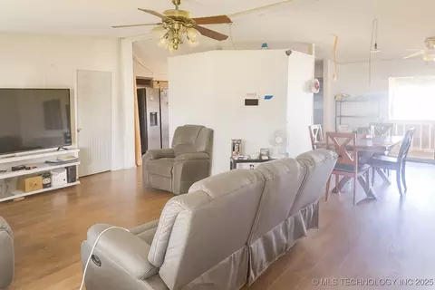 20211 Cedar Rd, Henryetta, OK 74437 photo 6