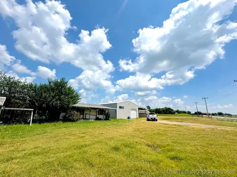 20211 Cedar Rd, Henryetta, OK 74437 photo 2