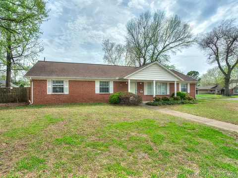 1808 E 58th St, Tulsa, OK 74105 photo 2