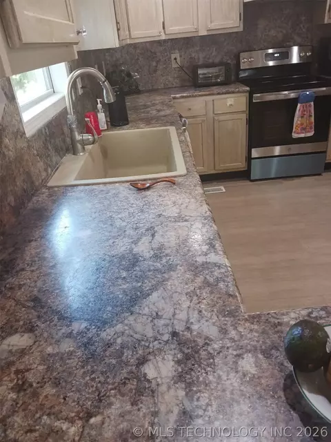 Kitchen - 60405 E 252 Ln, Grove, OK 74344 photo 1 of 1