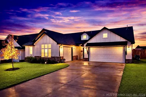 7402 E 89th St N, Owasso, OK 74055