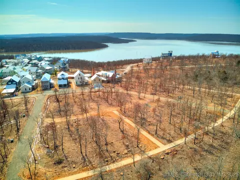 100 Brookside Dr, Carlton Landing, OK 74432