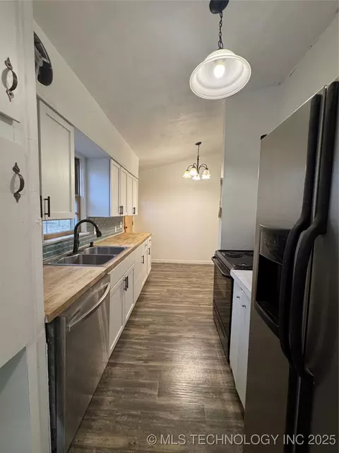 702 S 5th, Davis, OK 73030 photo 8