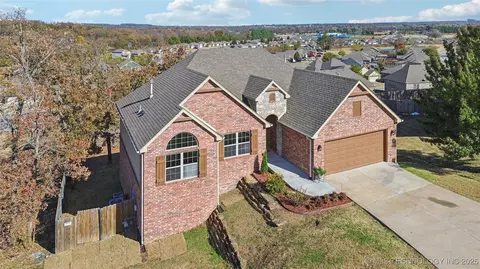1515 Emily Cir, Sapulpa, OK 74066