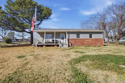 219 SE 1st St, Checotah, OK 74426