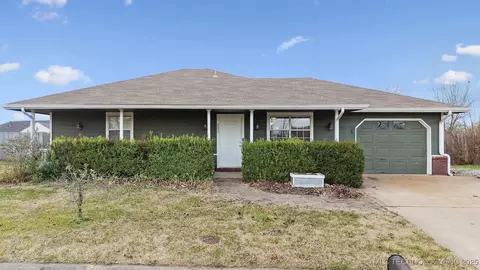 232 Eastmanor Cir, Pryor, OK 74361