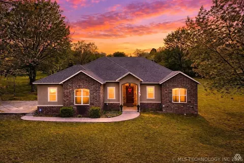 1714 E Old Military Rd, Stigler, OK 74462