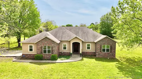 1714 E Old Military Rd, Stigler, OK 74462