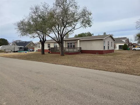 306 W Oklahoma, Medford, OK 73759
