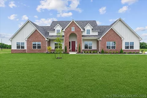 31820 E Two Socks Dr, Broken Arrow, OK 74014
