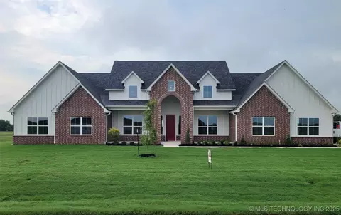 31820 E Two Socks Dr, Broken Arrow, OK 74014
