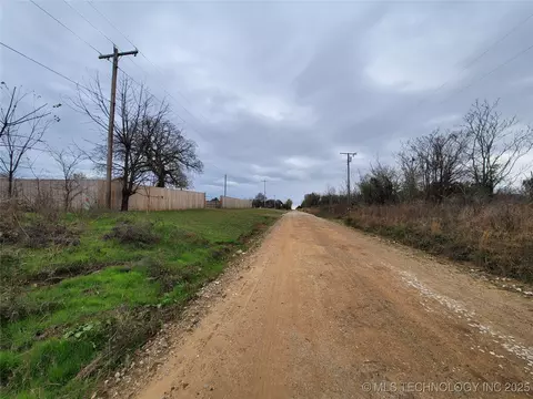 5 S 4190 Rd, Eufaula, OK 74432