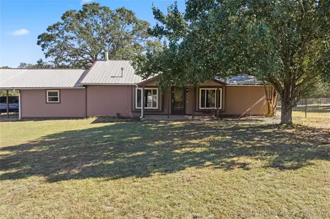 30 Peach St, Healdton, OK 73438