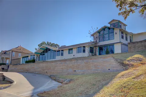 6634 E 60th Pl, Tulsa, OK 74145