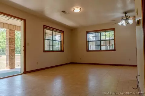 2703 E 2010 Rd, Hugo, OK 74743 photo 5